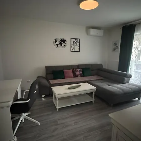 White In Exigent Plaza Romania Faza 4 *