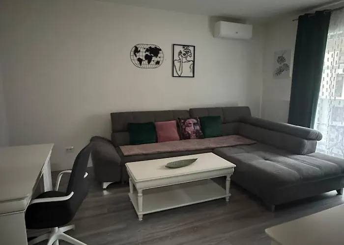 White In Exigent Plaza Romania Faza 4 *